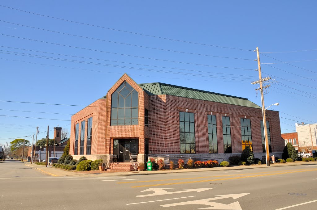 NORTH CAROLINA: ELIZABETH CITY: The Daily Advance newspaper building, 215 South Water Street