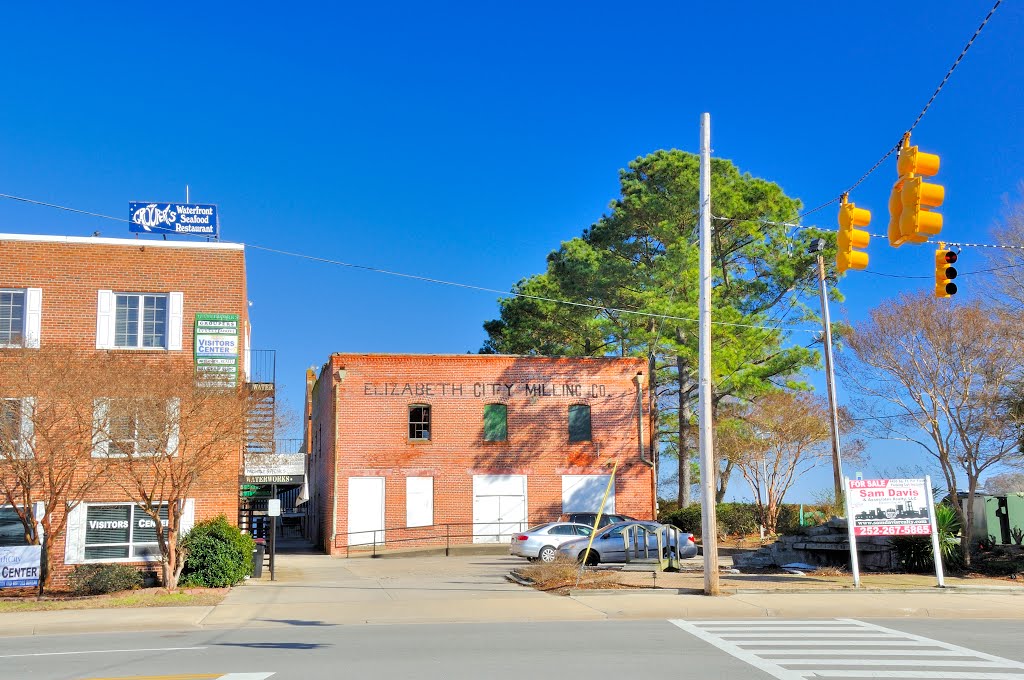 NORTH CAROLINA: ELIZABETH CITY: Elizabeth City Milling Company building on South Water Street