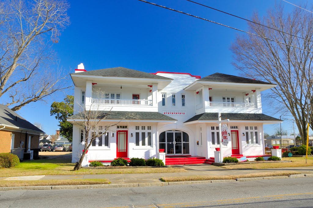 NORTH CAROLINA: ELIZABETH CITY: F(red) H(enry) Ziegler & Sons Funeral Home, now girls inc. the girls club, 304 South Road Street