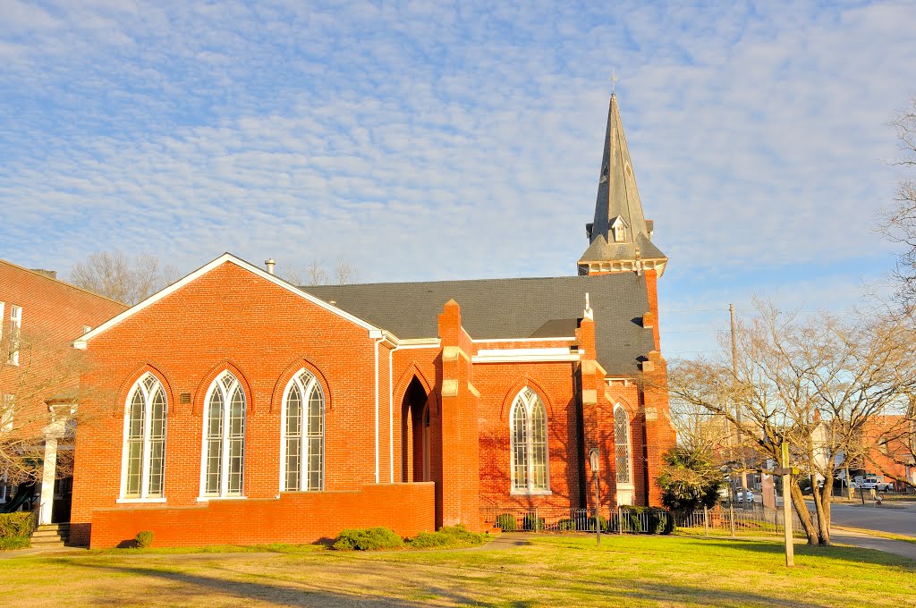 NORTH CAROLINA: ELIZABETH CITY: The First Baptist Church, 300 West Main Street western aspect