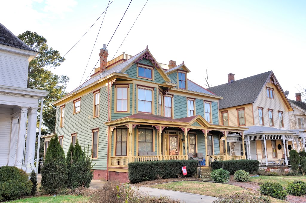 NORTH CAROLINA: ELIZABETH CITY: large private residence, 347 West Main Street