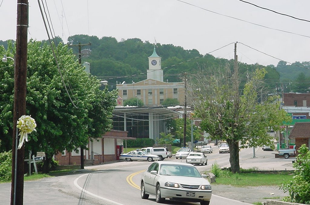 Gainsboro, Tenn. with view of the Jackson County, Tenn Courthouse.