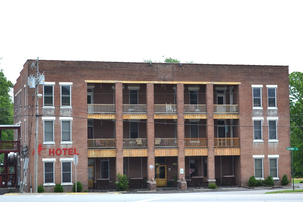 Old Walking Horse Hotel