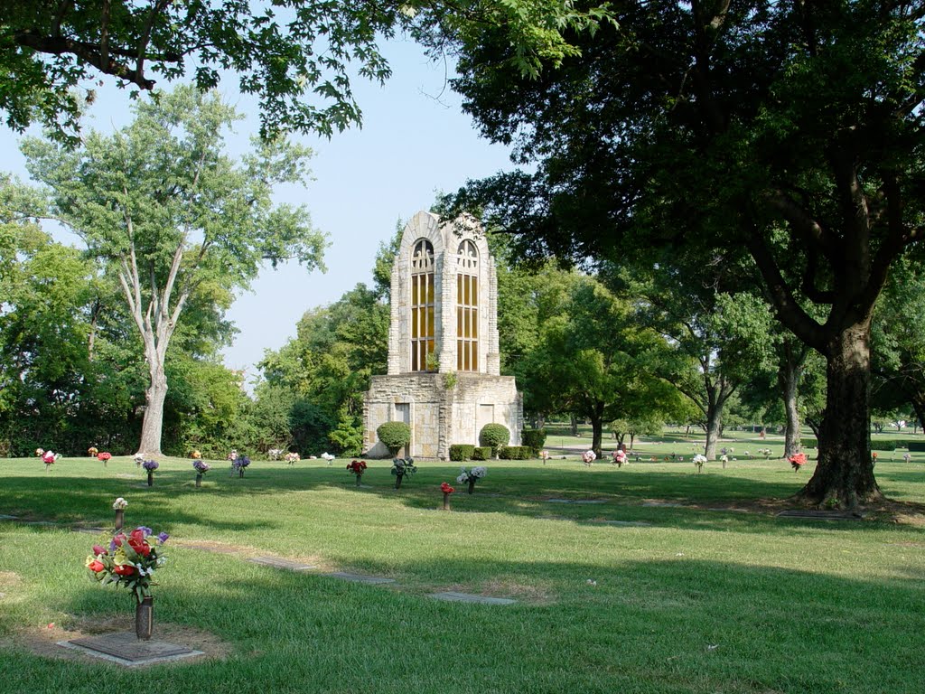 Memorial Tower Woodlawn Cemetery
