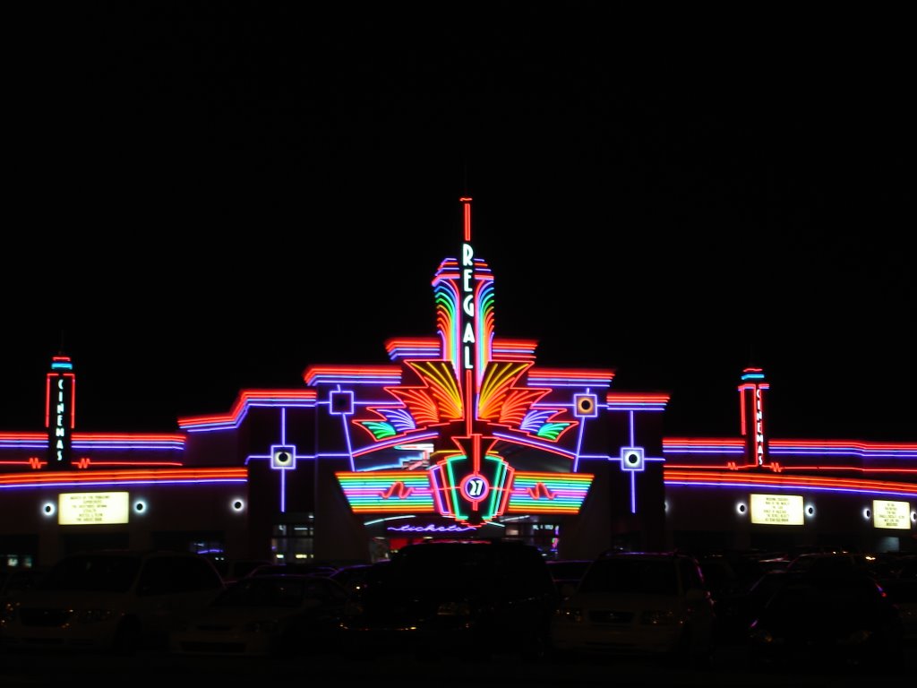 100 Oaks Mall Regal Cinema (night)