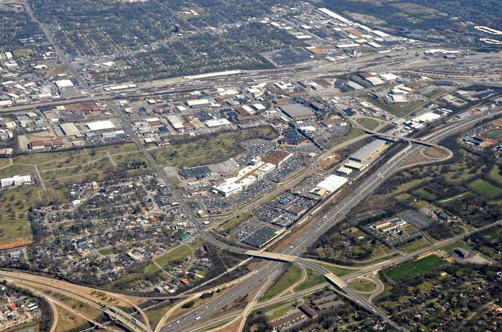100 Oaks Mall & I65
