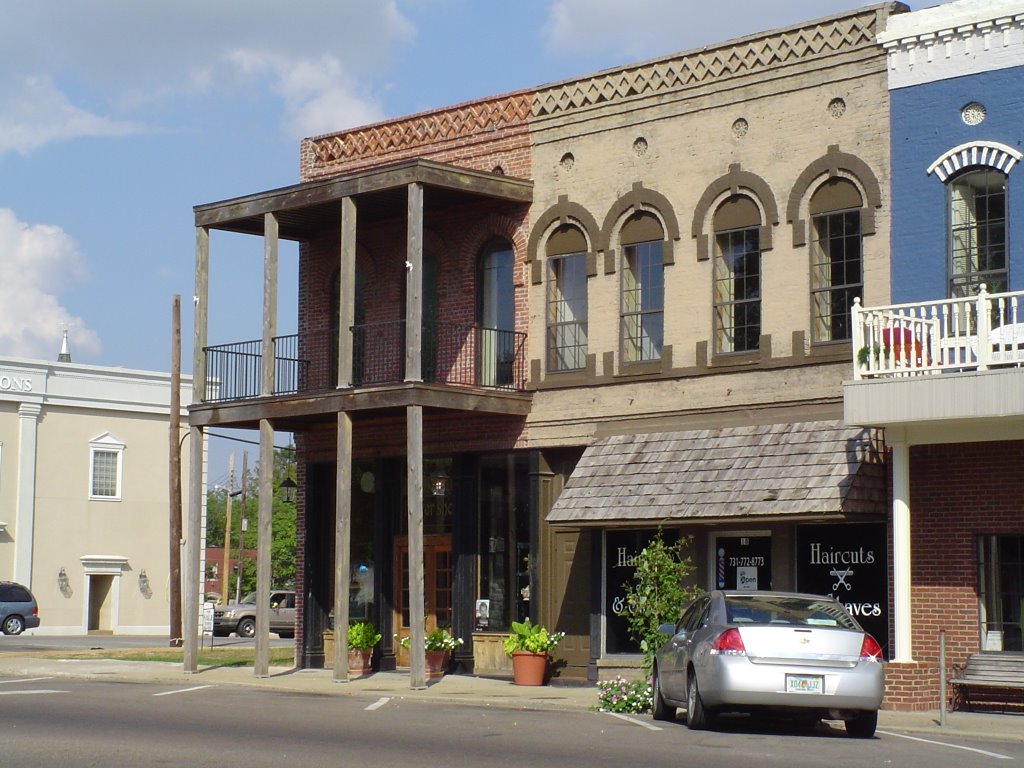 Building on town square, Brownsville, TN