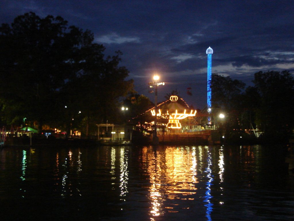 Lake Winnie at night