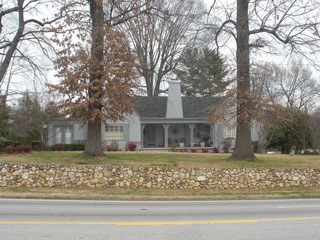 A Classic 1950s East Ridge house