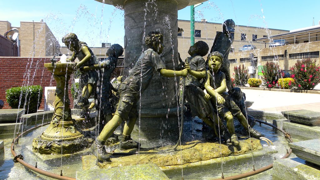 Fountain in Main Str.- Clarksville TN
