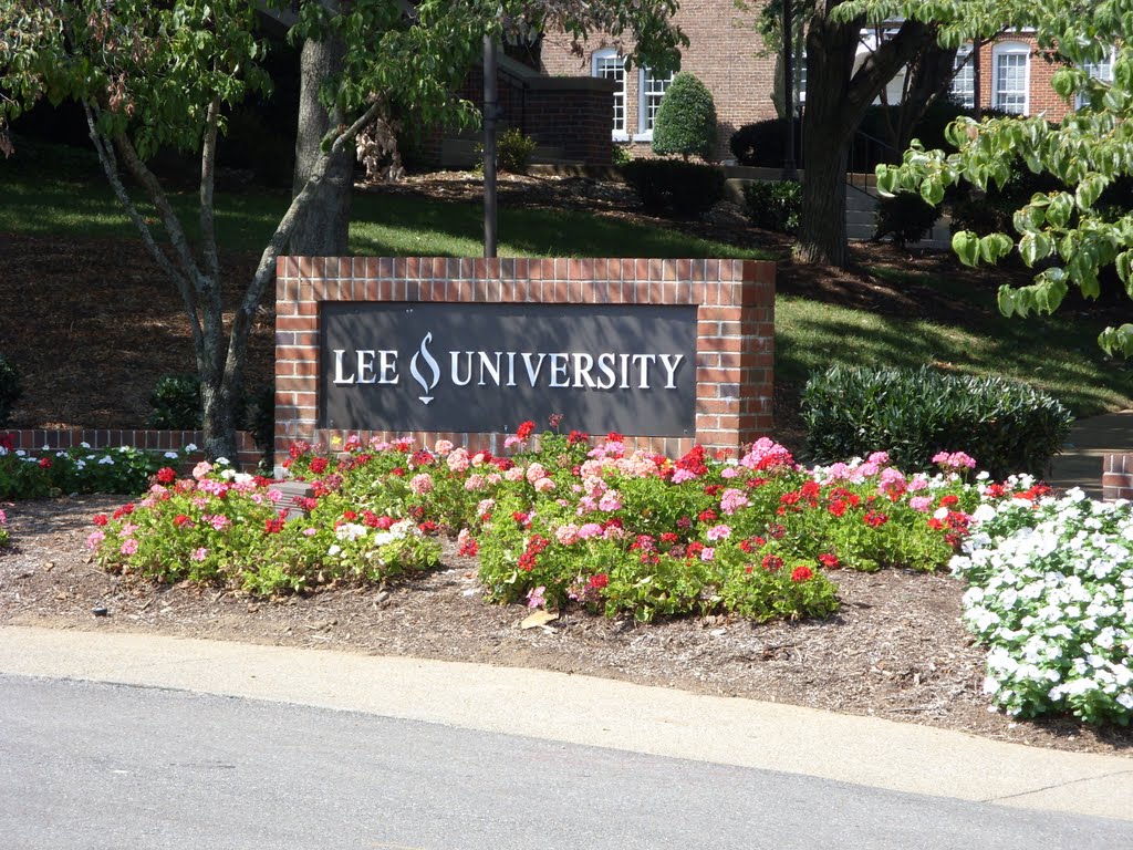 Lee University Sign