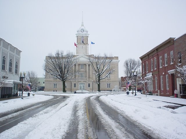 Maury County Courthouse under snow.