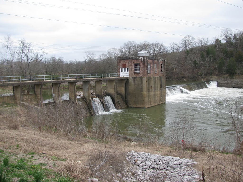 Columbia tn Duck River Dam. The TWRA sometimes stocks this area with Rainbow Trout in winter when the water is colder. This dam was a small hydroelectric producer several decades ago.
