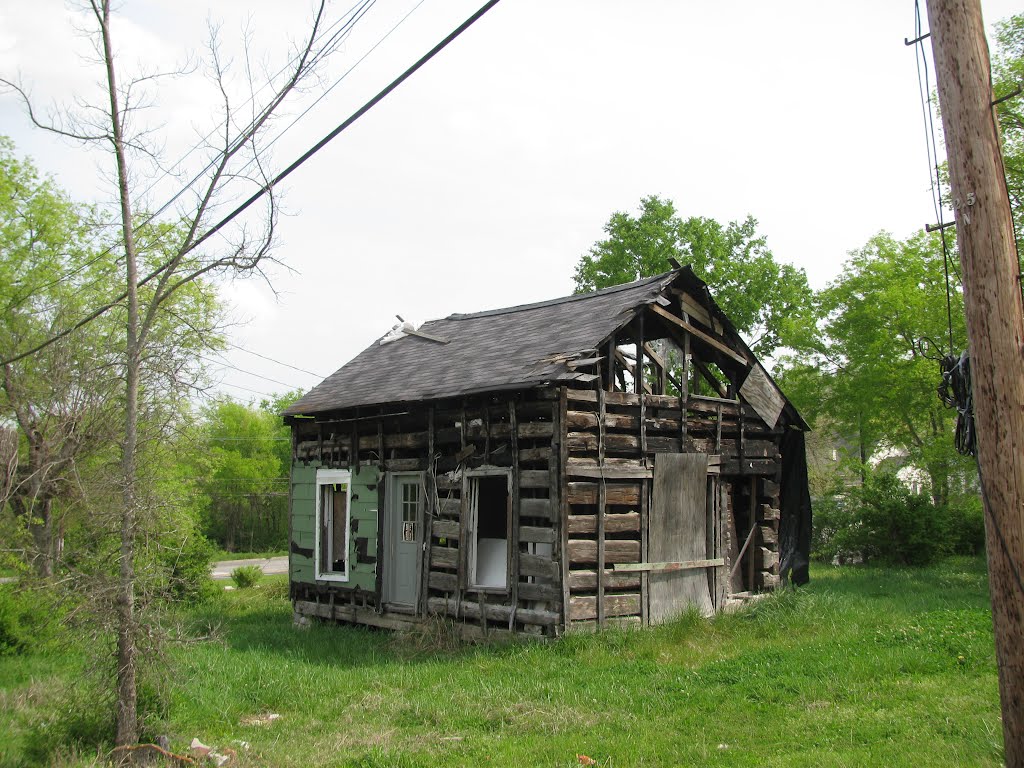 Said to be Oldest Log House In Columbia Tennessee