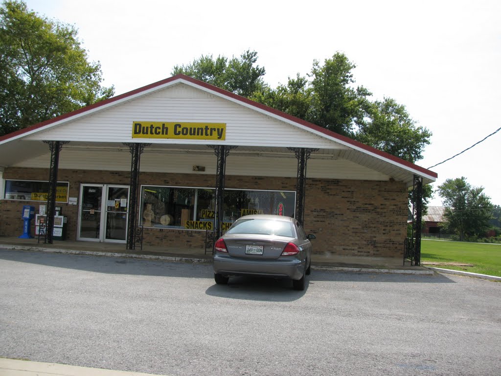 Dutch Country Store featuring (non local) Mennonite type food plus pizza. The local Amish products cannot be sold in stores because they do not use electricity which means their kitchens cannot meet Tennessee State Commercial standards like use of  electr