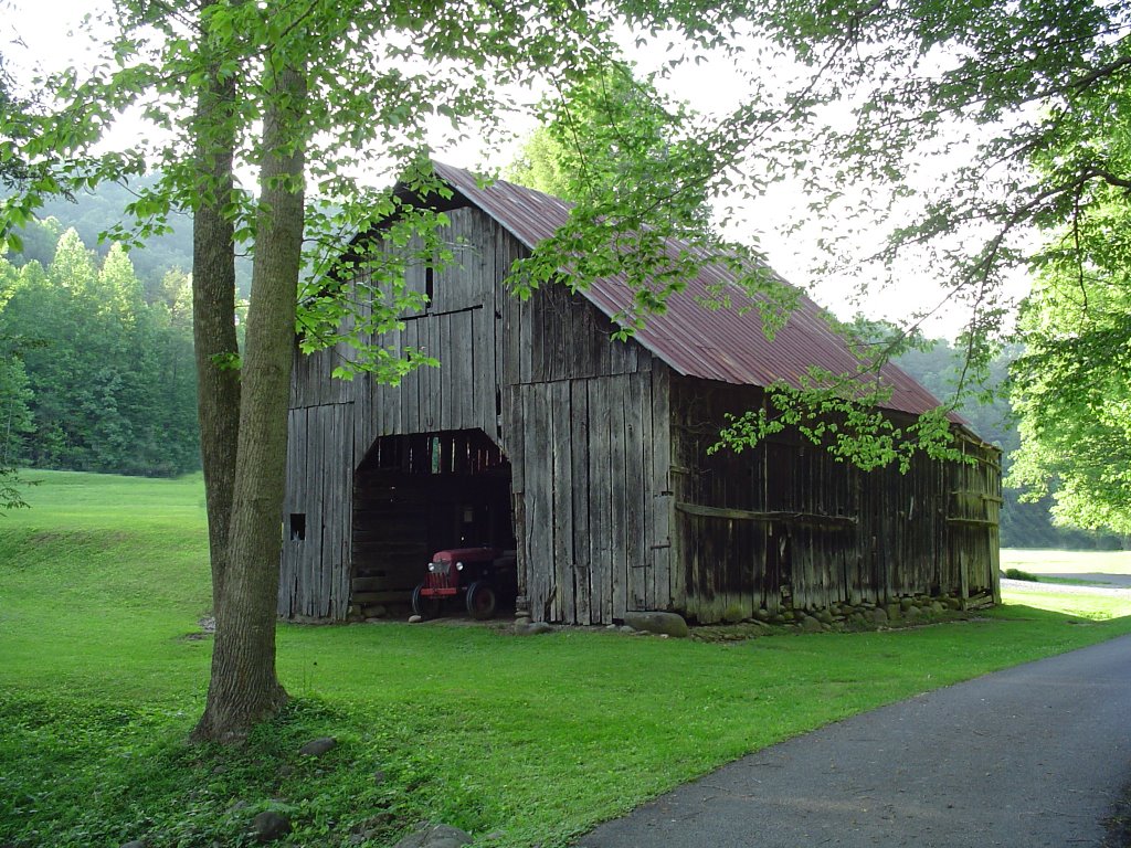 Old Barn near Emerts Cove covered bridge
