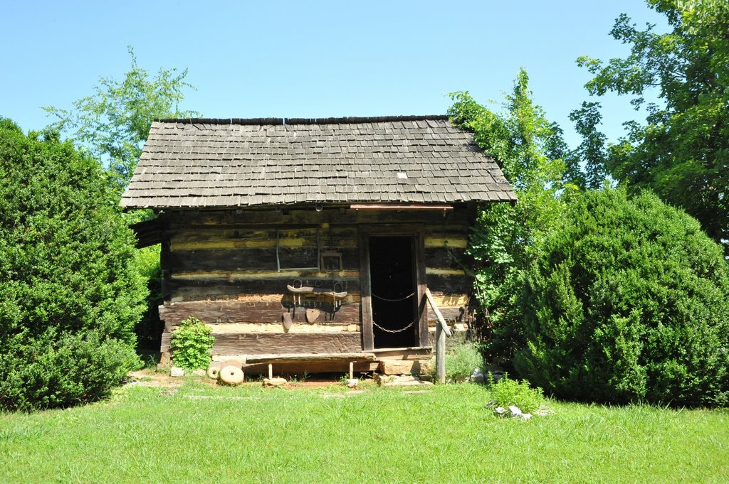 Anwine Cabin at Museum of Appalachia