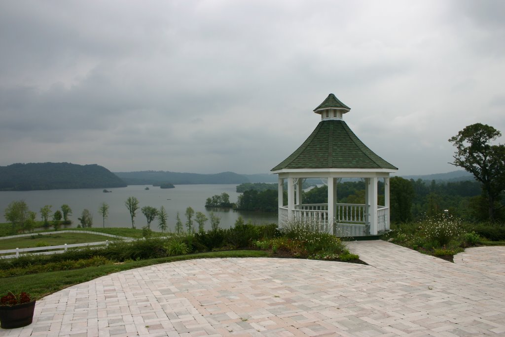 Whitestone Inn