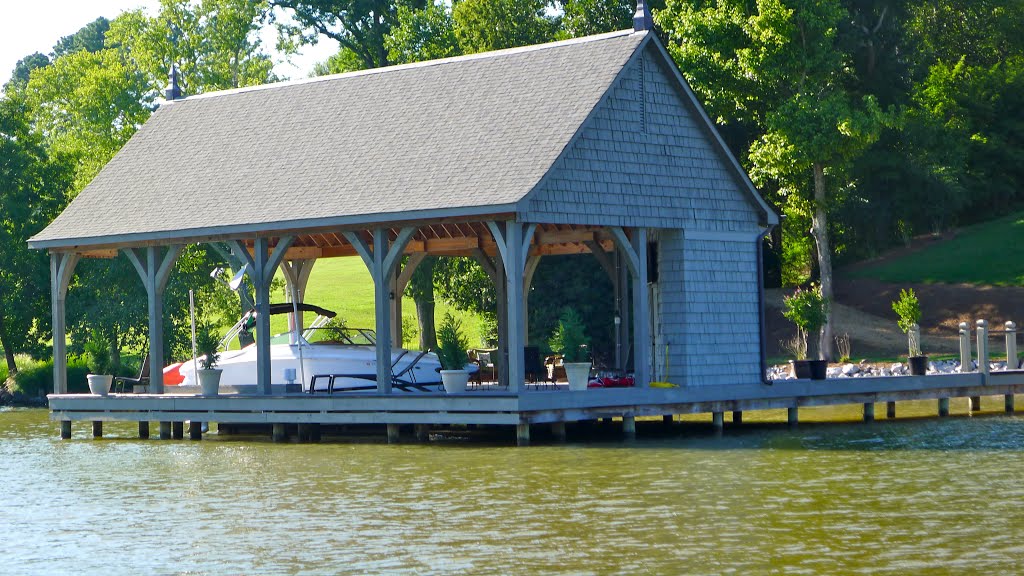 Knoxville Custom Boat Docks and Lifts