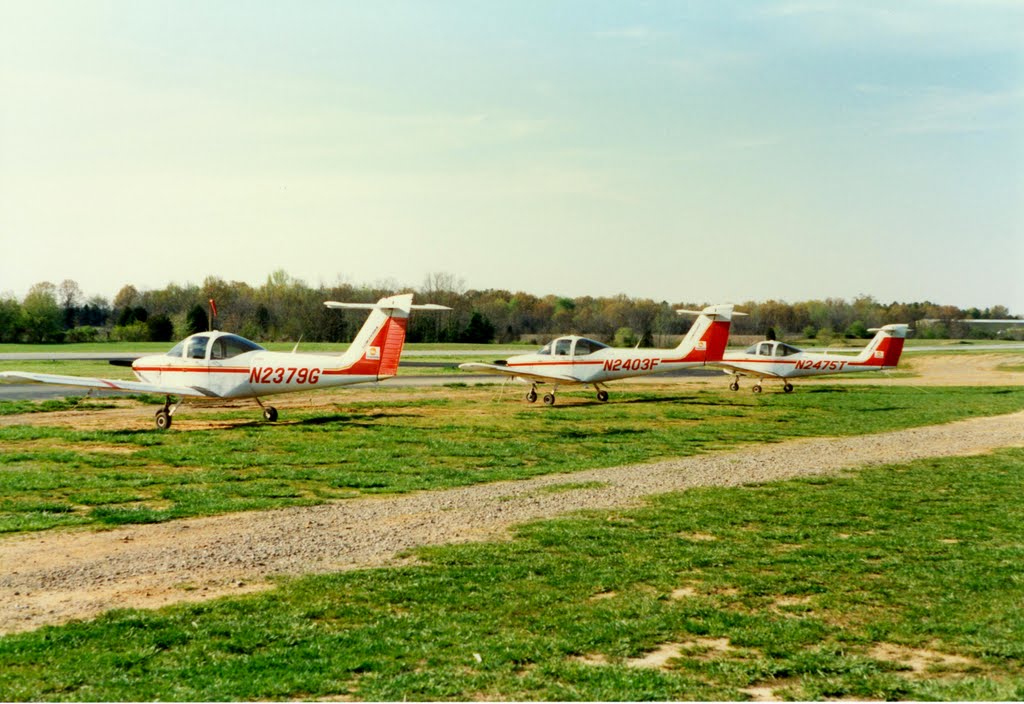 Piper PA-38-112 Tomahawks at Bolivar Aviation, William L. Whitehurst Field, Bolivar, TN