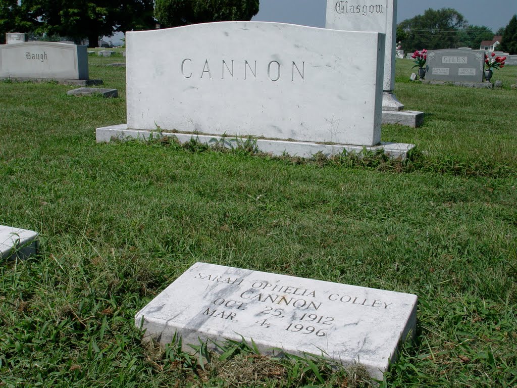 Sarah Cannon "Minnie Pearl" Gravesite