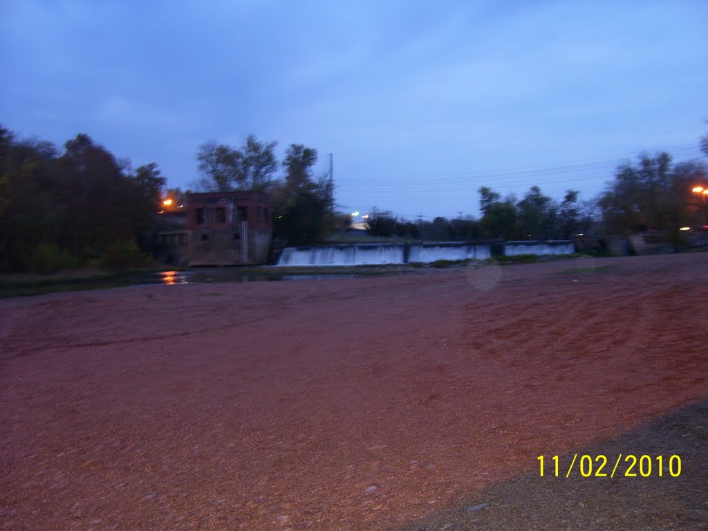 Dam at Fishermens Park on Duck River