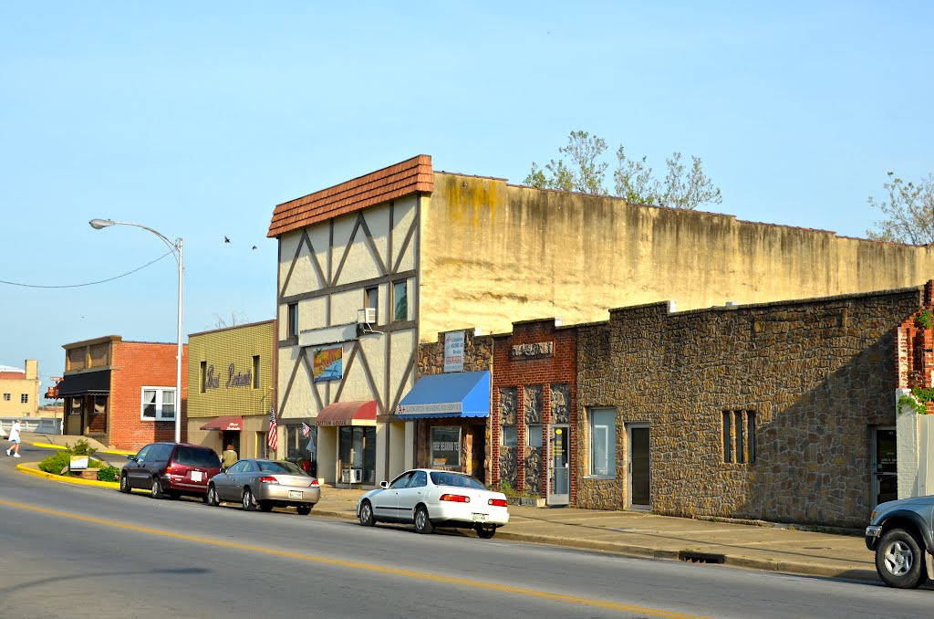 East Elk Avenue
