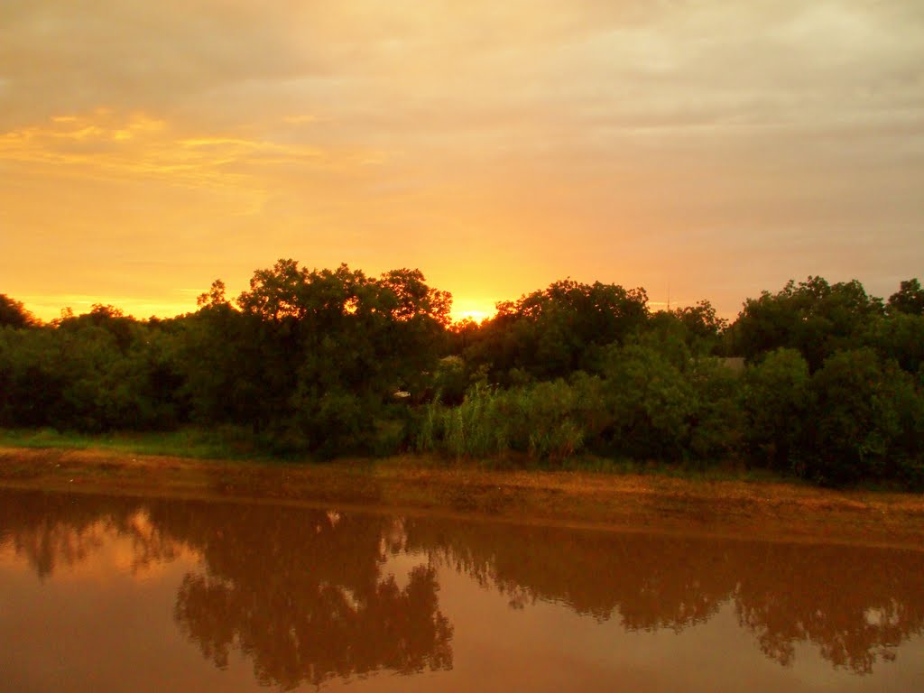 Sunset over the Catclaw Creek in Abilene, TX!