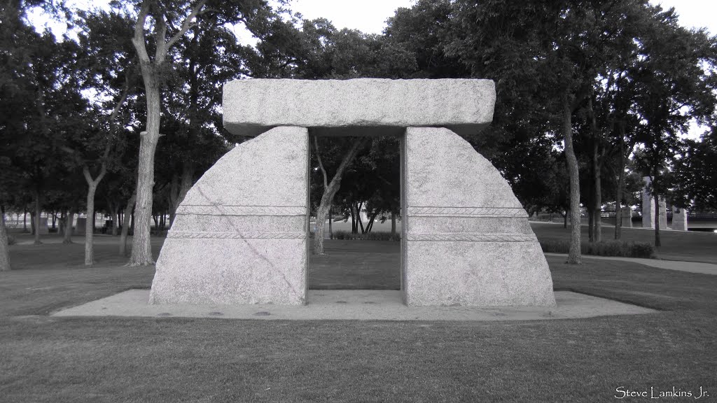 Sarsen Caer Sculpture at Richard Greene Linear Park, Arlington, Texas
