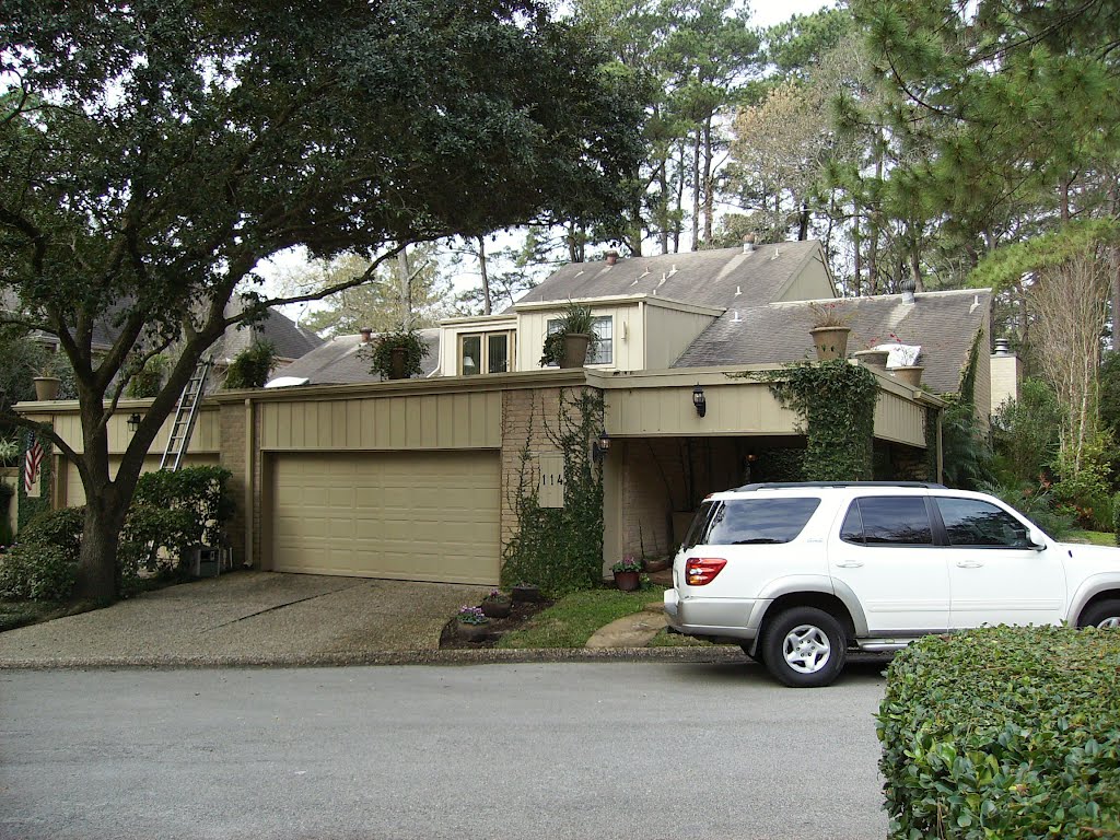 Hudson Forest Roof Repairs and Replacement