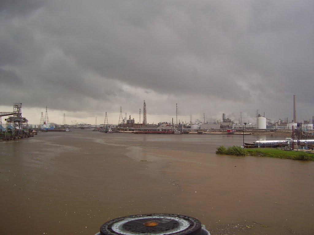 Grey sky, polluted river [2010]