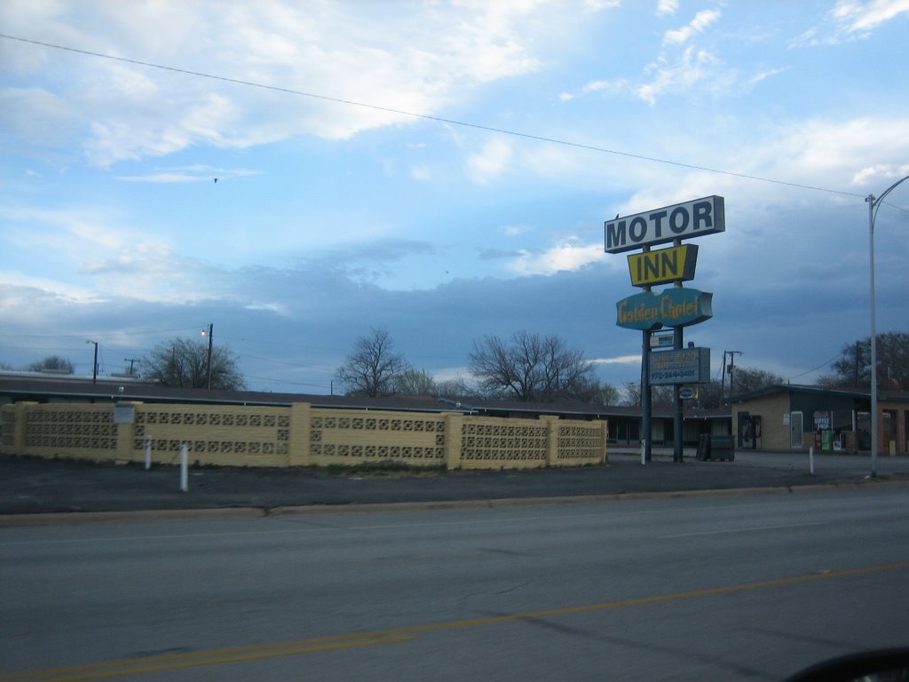 Golden Chalet Motor Inn