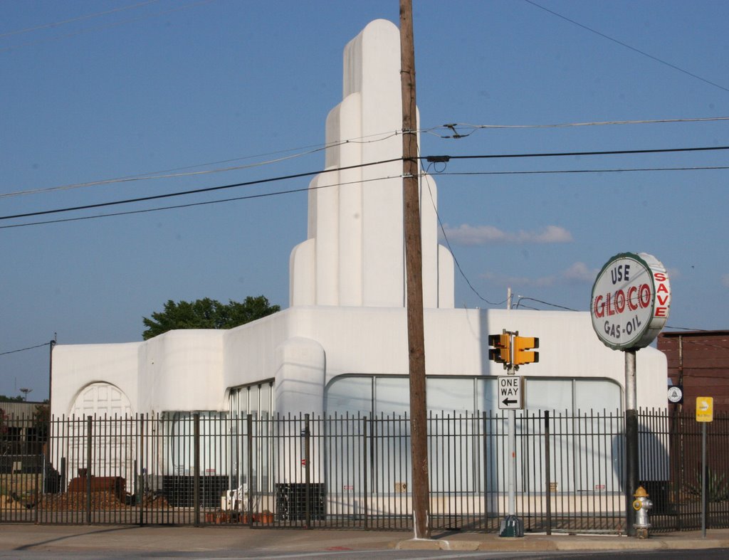Old Gloco Gas Station, on S. Lamar St., Dallas, Tx.