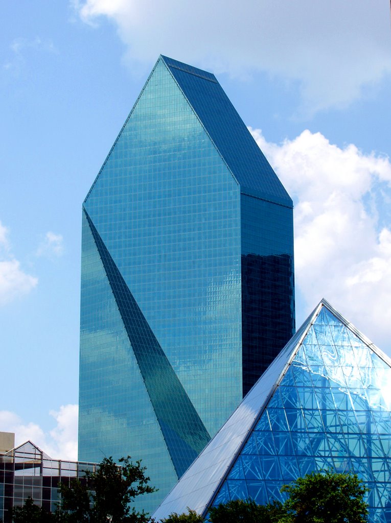 Fountain Place / Dallas Texas / Olympus C5000 2006