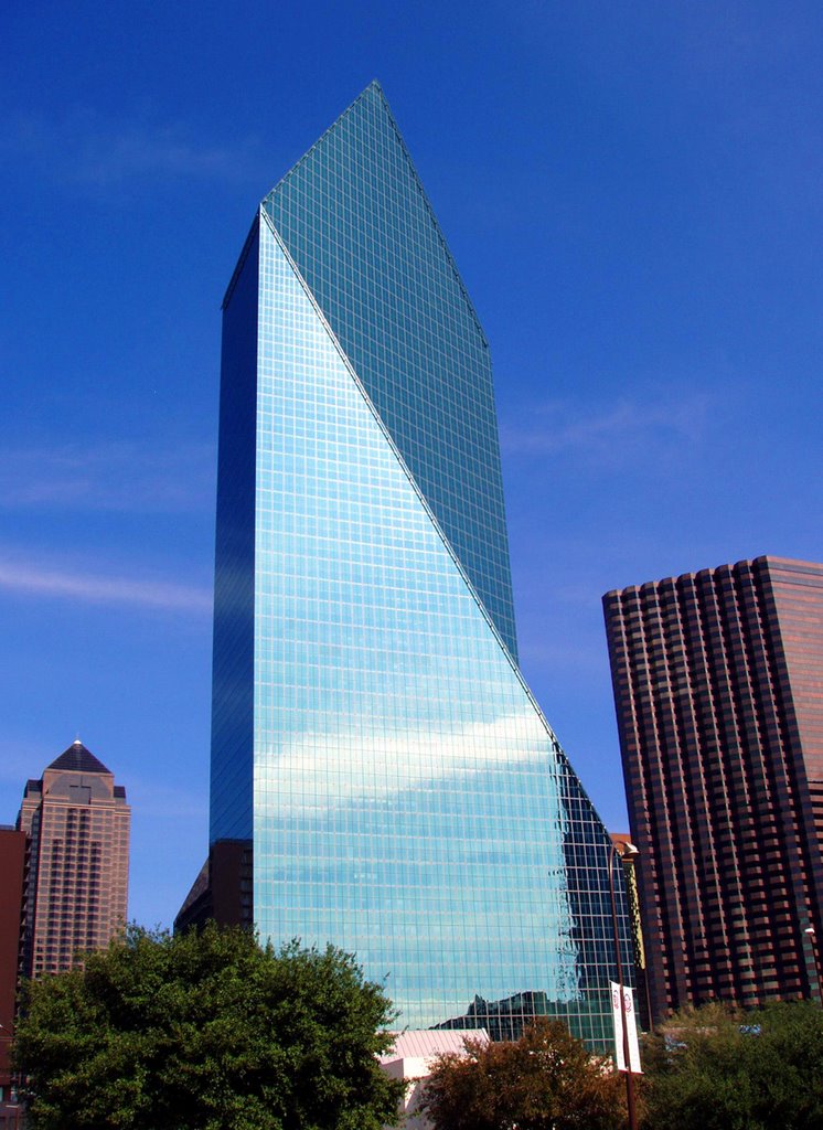 Fountain Place / Dallas Texas / Olympus C5000 / Panorama Factory 2005
