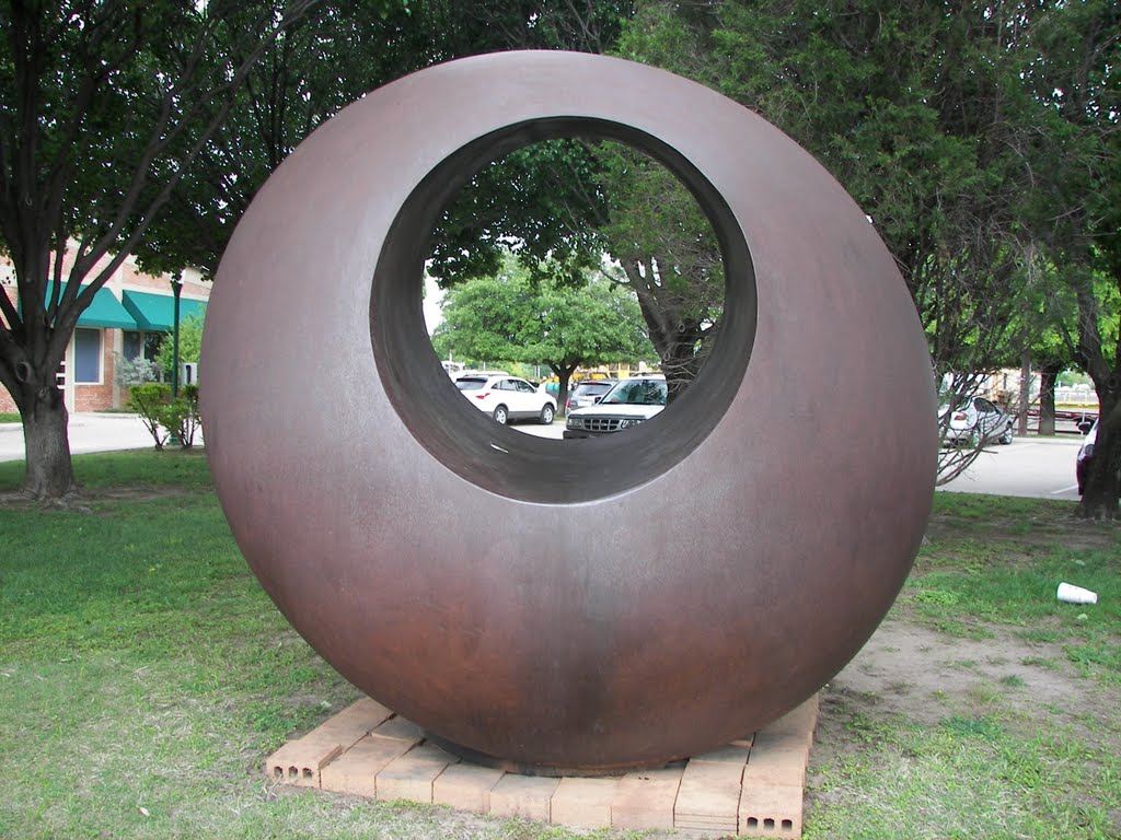 John Brough Miller eliptical sculpture, Center for the Visual Arts, Denton ,TX