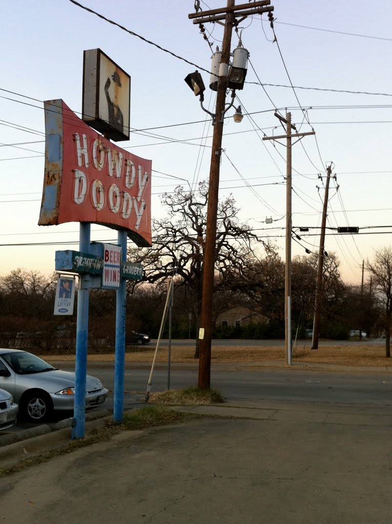 Howdy Doody Convenience Store, Center of Denton, University Area, Denton, Texas.