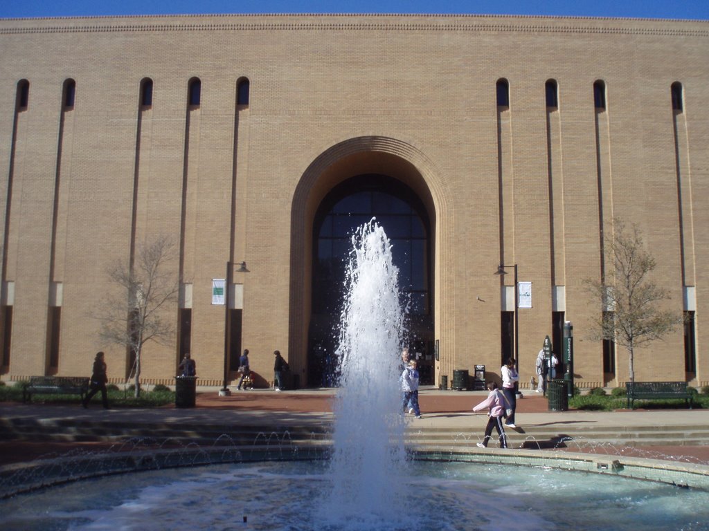 Fountain in front of the Willis Library