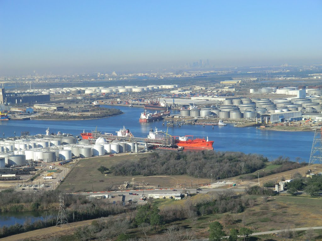 Houston: Oil & Gas storage at the harbor