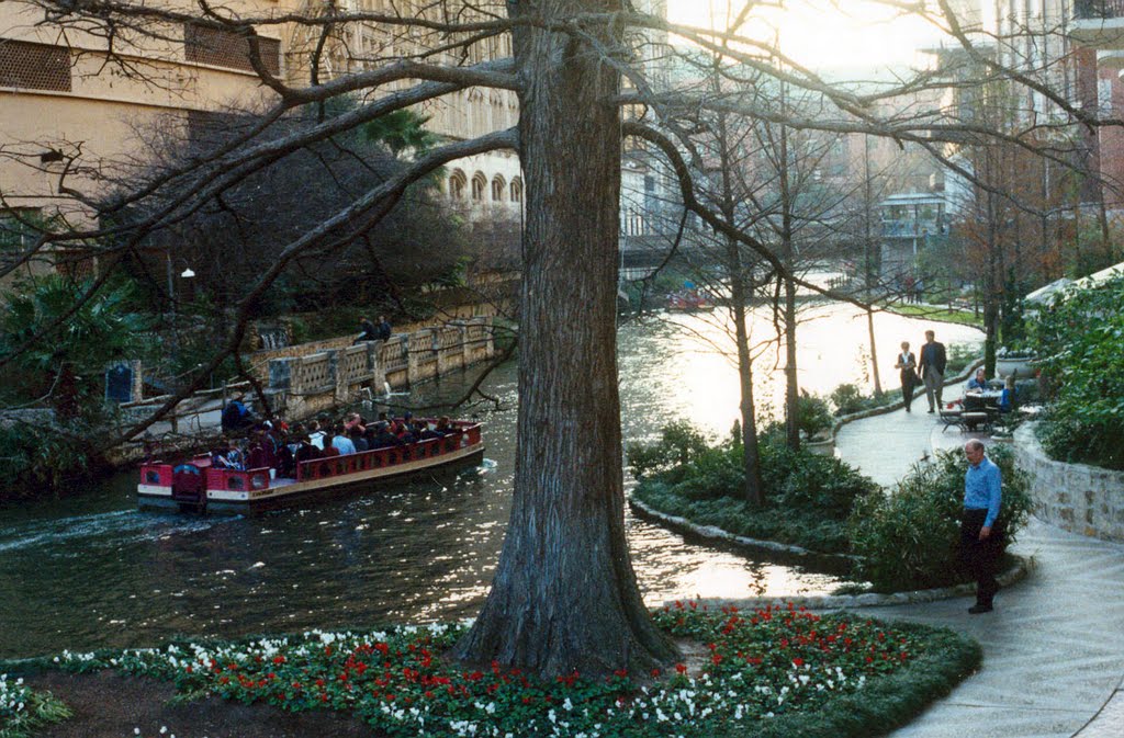 paseo turístico por el río