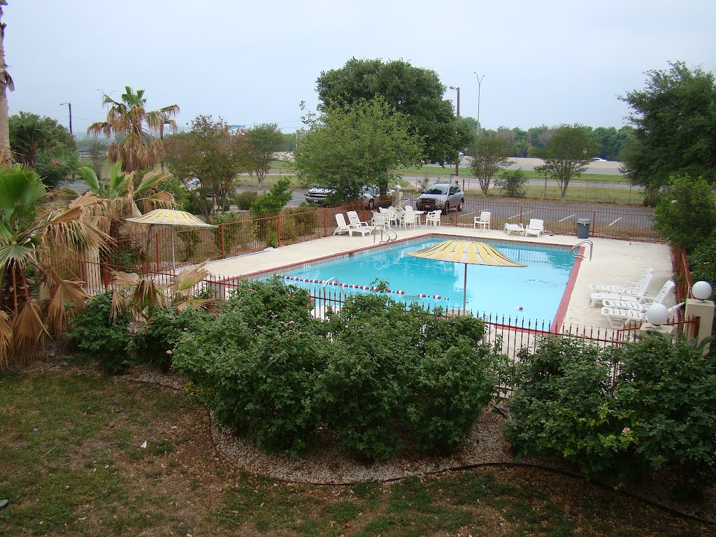 Pool @ Days Inn San Antonio ATT center