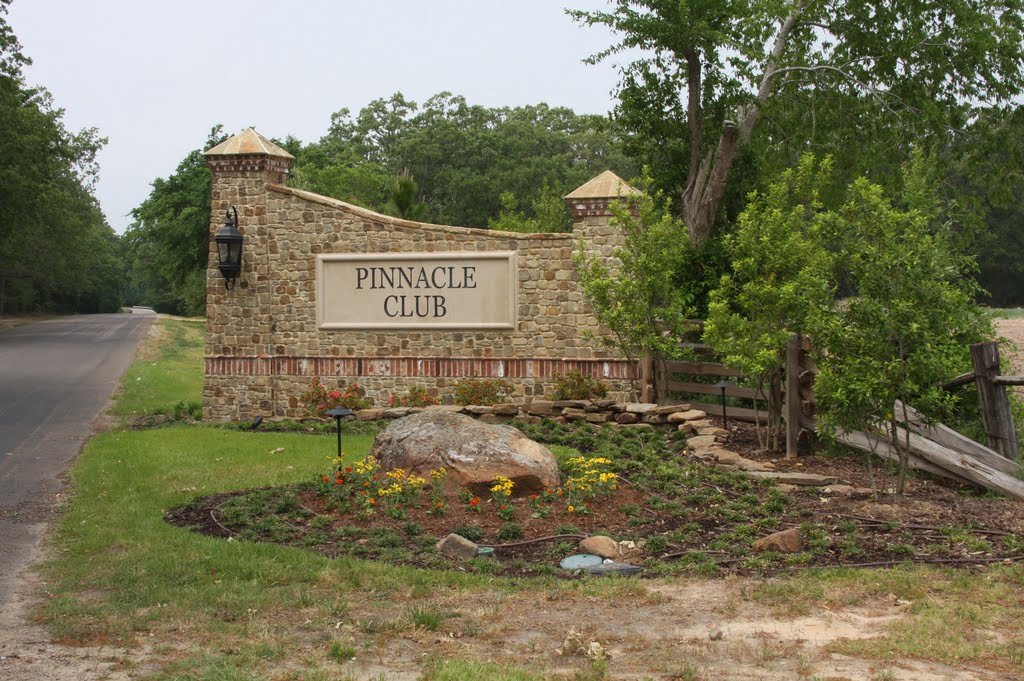 Pinnacle Golf Club Entrance