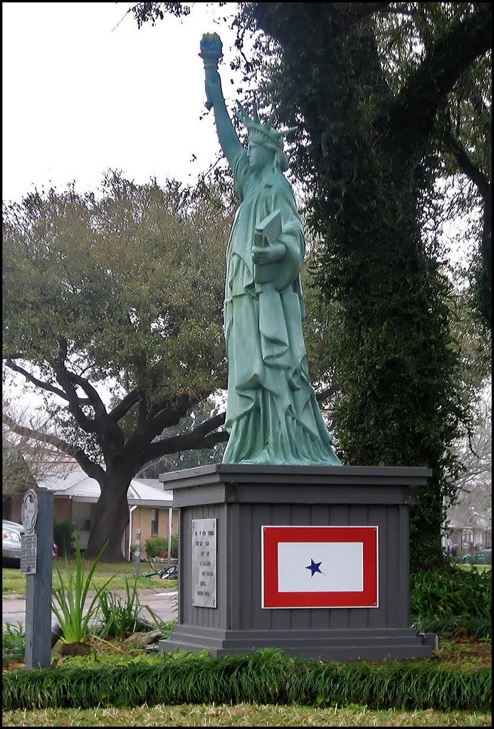 Lady Liberty in Texas -- in a Residential Front Yard