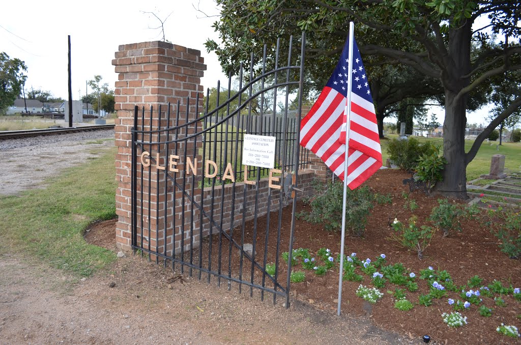 Just inside the gates of Glendale Cemetery