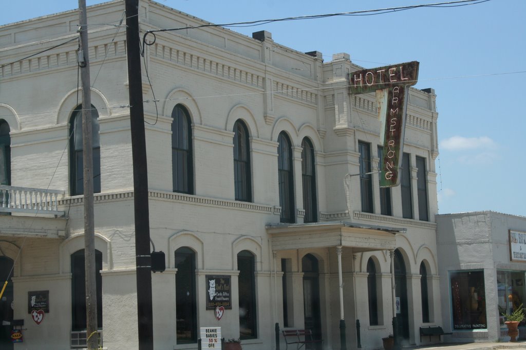 Hondo, Hotel Armstrong
