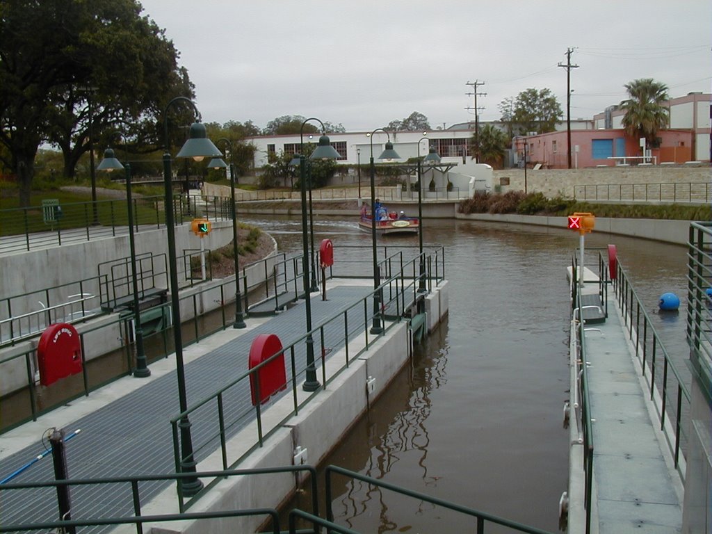 Lock & Dam on the Riverwalks Museum Reach - 10 OCT 2009