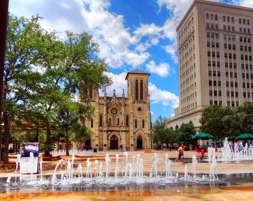 The Church Square of the San Fernando Cathedral is a place for movement and joy!