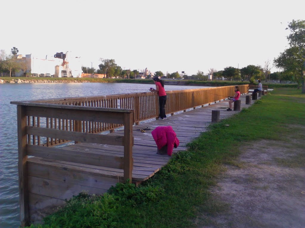 Pier fishing in Resaca San Benito,Tx.