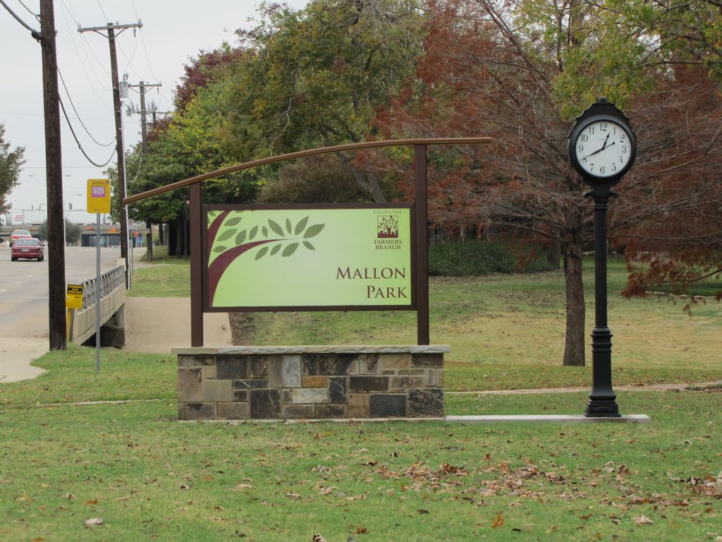 Mallon Park Sign with lamp-post-style Clock