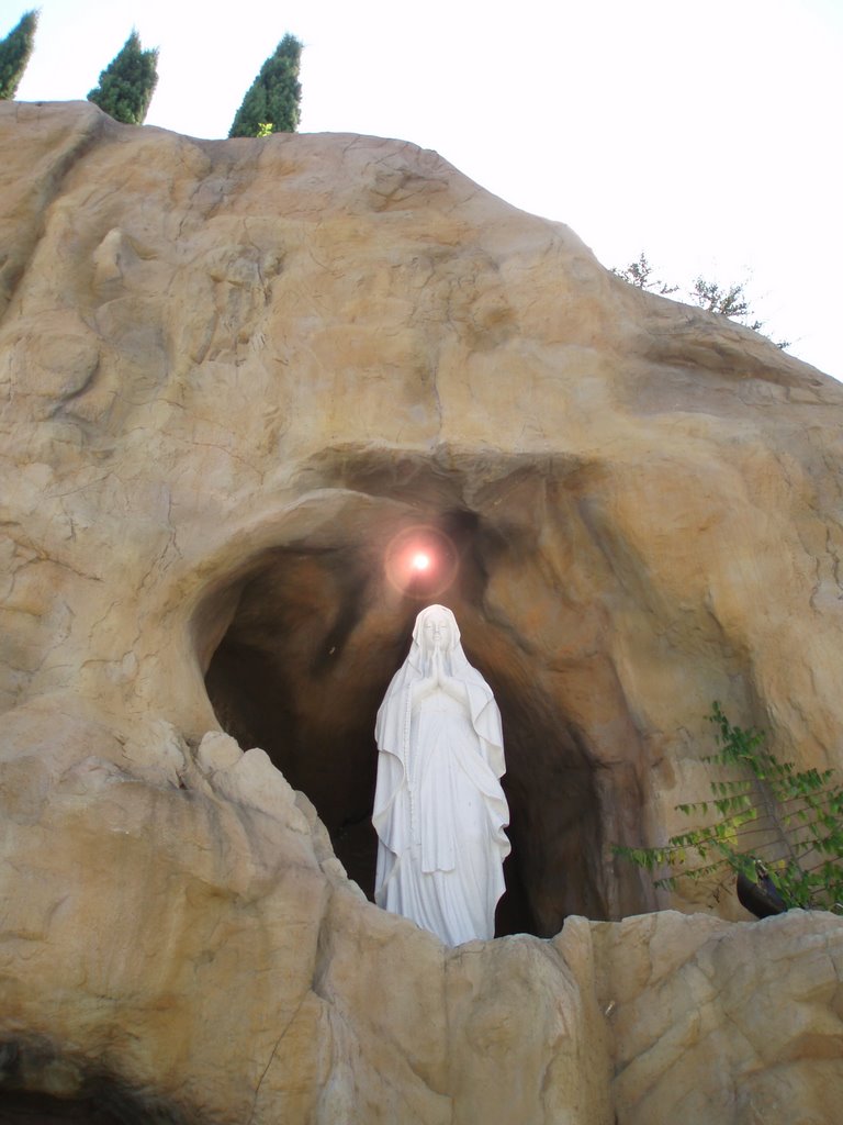 Houstons Replica of the Grotto at Lourdes (Our Lady of Lourdes Church)